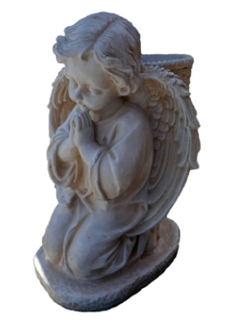 Angel praying yard statue